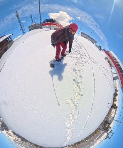 Kars'ta nisanda kar macerası: Zirveye yürüyüp bahar ortasında snowboard yaptılar