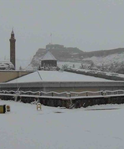 Kars'ta yer gök beyaz: Kar kalınlığı 30 santimi aştı