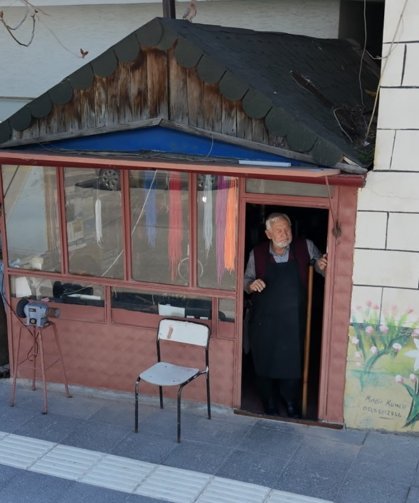 Küçük barakada 62 yıllık emekle 4 çocuğunu evlendirip, evini, arabasını aldı