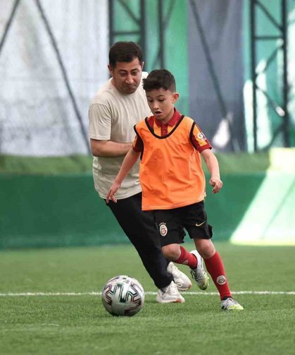 Küçükçekmece'de renkli maç: Babalar ve oğulları futbol heyecanı yaşadı