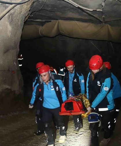 Maden ocağındaki göçük tatbikatı gerçeği aratmadı