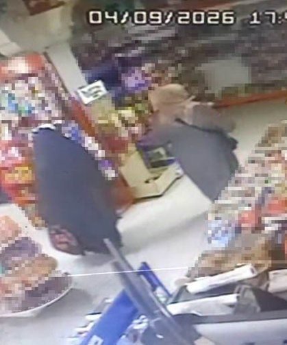 Marketten hırsızlık güvenlik kamerasına yansıdı