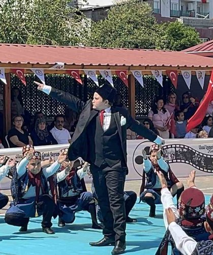 Miniklerden büyük mesaj: 'Savaşlar Dursun, Dünya Çocuklara Kalsın'