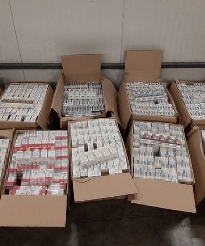 Otobüste tavan klimasına gizlenen 45 bin 200 paket sigara gümrüğe takıldı