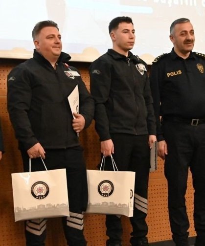 Otogarda uyuşturucu sevkiyatını engelleyen güvenlik personeline plaket