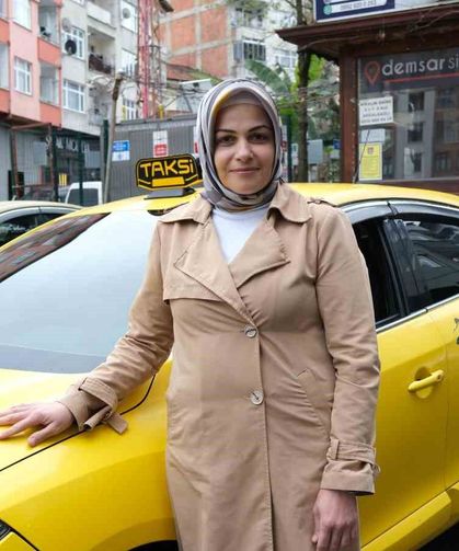 Rize'nin kadın taksi şoförü takdir görüyor