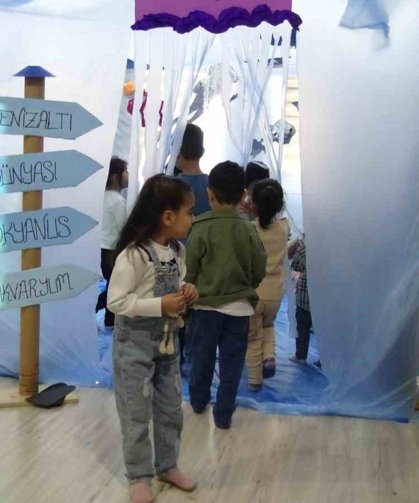 Sınıfını okyanusa çevirdi