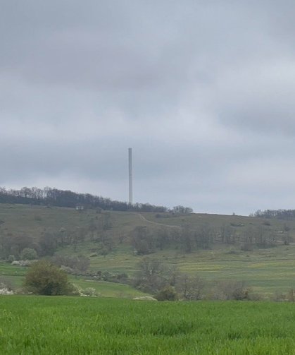 Sınır hattında rüzgar türbini parçalandı: Şiddetli rüzgar köyde paniğe yol açtı