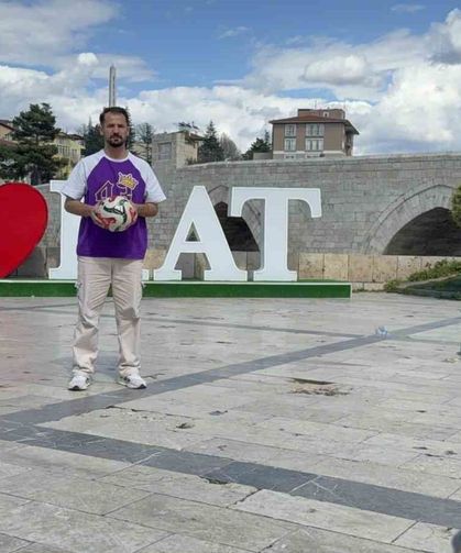 Tokat'ın tarihini futbol şovuyla tanıtıyor