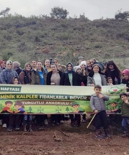 Turgutlulu minikler 250 fidanı toprakla buluşturdu
