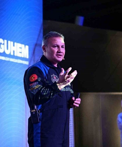 Türkiye'nin ilk astronotu Gezeravcı, GUHEM'de uzay yolculuğunu anlattı