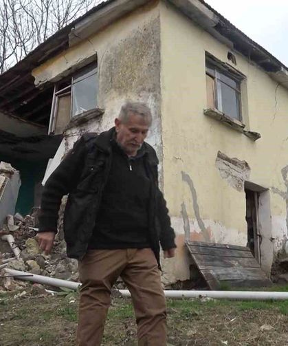 Yan parseldeki inşaat nedeniyle evsiz kaldılar