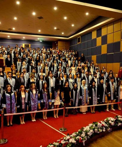 ADÜ İletişim Fakültesi mezunlarını törenle uğurladı