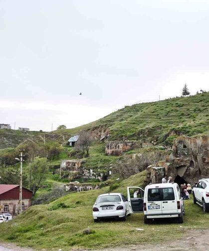 Ahlat'ın tarihi ve doğal güzelliklere bayram ilgisi