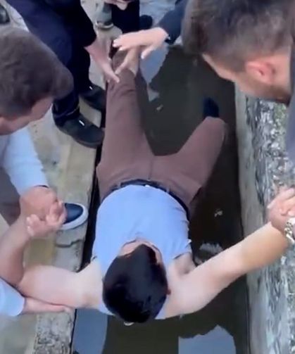 Bayram namazına gelmeyenleri buz gibi suya attılar