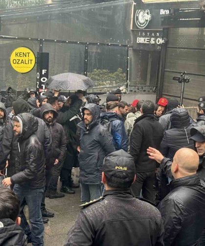Beşiktaş'tan Taksim'e izinsiz yürümek isteyen grup gözaltına alındı
