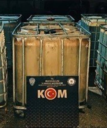 Bilecik'te arama yapılan tırda 5 bin 100 litre kaçak akaryakıt ele geçirildi
