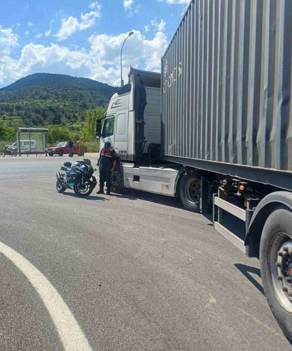 Bilecik'te tır ile motosiklet çarpıştı: 1 yaralı