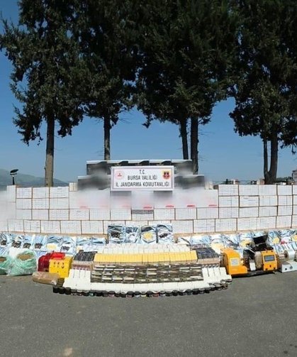 Bursa'da kaçak tütün operasyonu: Milyonlarca makaron ele geçirildi