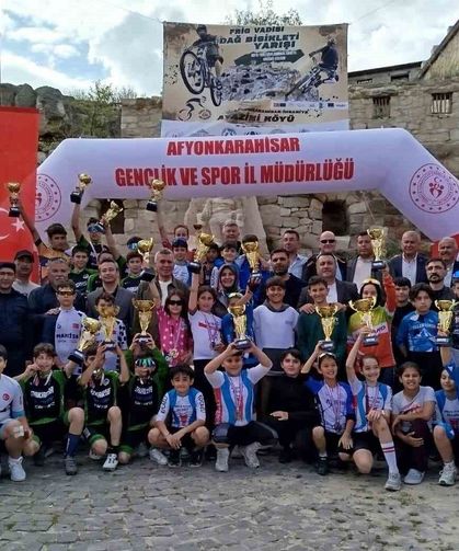 Dadaşlar madalyaya pedalladılar