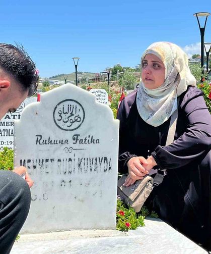 Deprem mezarlığında buruk arefe