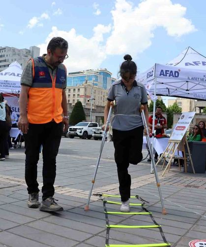Engellilerin yaşadığı zorlukları empati kurarak öğrendiler