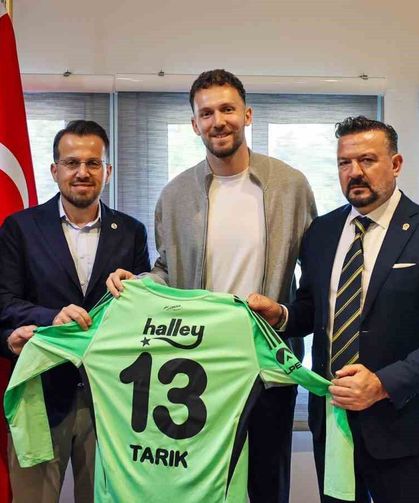 Fenerbahçe, Tarık Çetin ile 3 yıllık sözleşme imzaladı