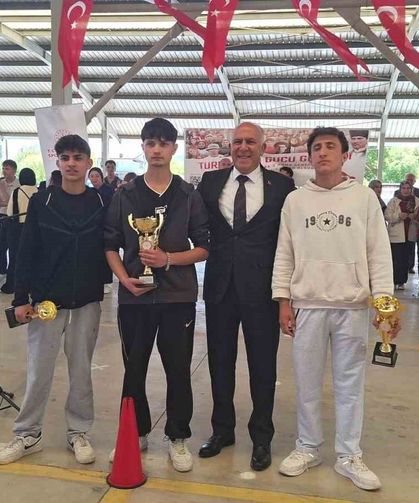 Hisarcık'ta yarışmalarda dereceye giren öğrenciler ödüllendirildi