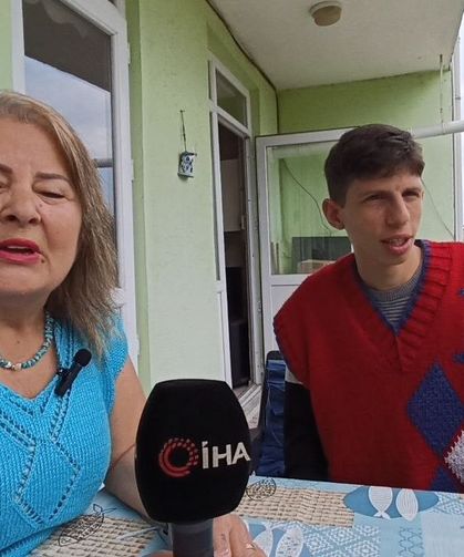 Kalbindeki engele piyanoyla direniyor