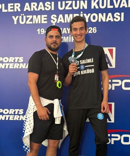 Manisalı yüzücü Eren Ayaz'dan Türkiye ikinciliği başarısı