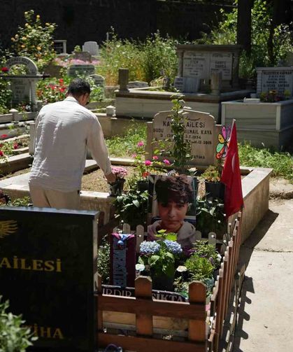 Mattia Ahmet Minguzzi'nin ailesi, bayramın ilk günü çocuklarının mezarını ziyaret etti