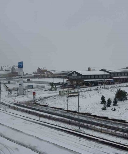 Mayıs karı Erciyes'i beyaza bürüdü