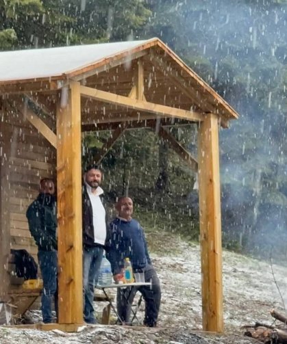 Mayıs'ta kar sürprizi: Doğa beyaza büründü