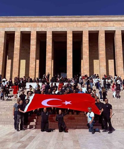 Motorculardan Anıtkabir'e 'bayrak sürüşü'