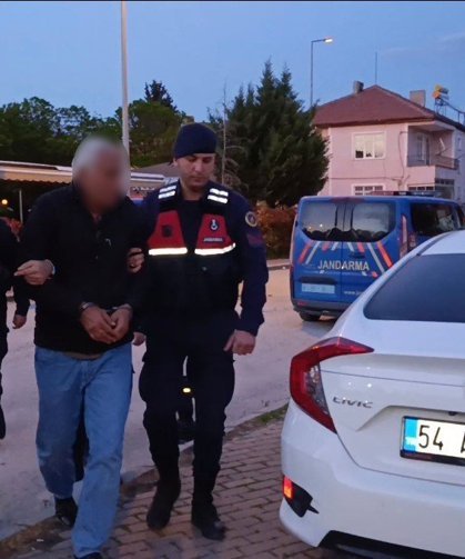 Öğrencileri taciz eden bakkal kamera kayıtlarından yakalandı