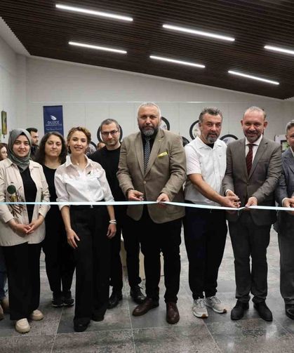 Polen peşindeki yaban arıları resim sergisi açıldı