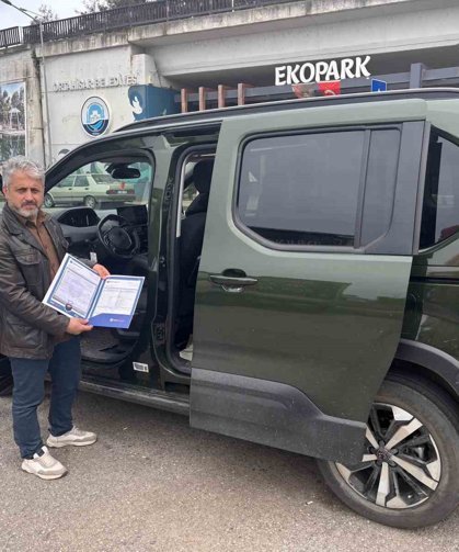 Sıfır aldığı aracı ekspertizde boyalı çıktı, yetkili servis iki farklı rapor verdi
