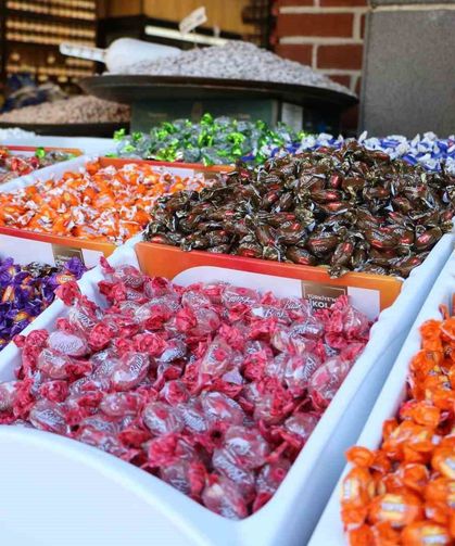 Tarihi Kemeraltı Çarşısı'nda Kurban Bayramı yoğunluğu yaşanıyor