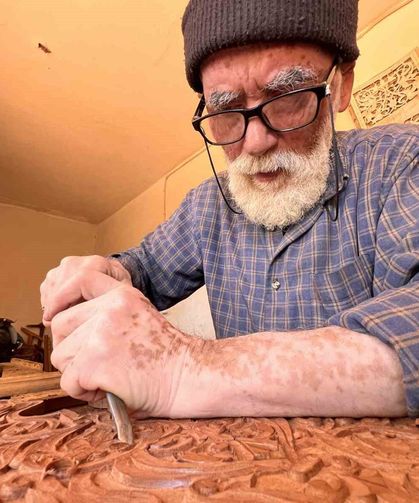 Tescilli Maraş rahleleri ustaların ellerinde geleceğe taşınıyor