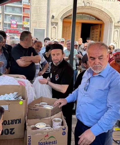 Alaplı'da yüzlerce vatandaşa aşure ikramı