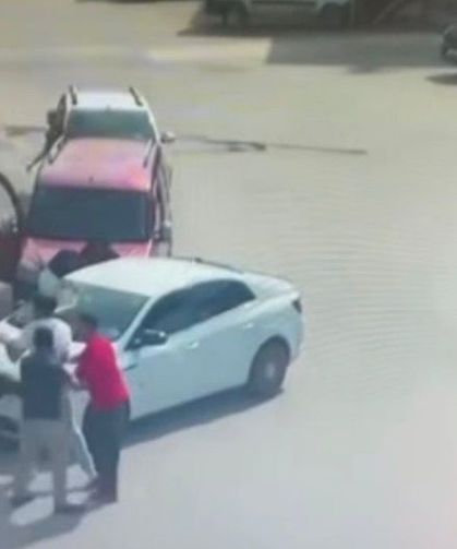 Ankara'da husumetli şahısların kavgası kamerada