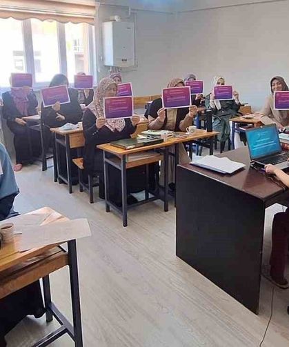 Bayburt'ta 120 kadına menopoz eğitimi verildi