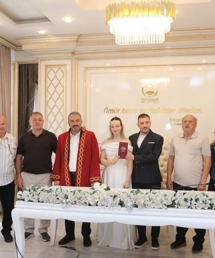 Belediyeden popüler tarihte nikah kıyan çiftlere jest