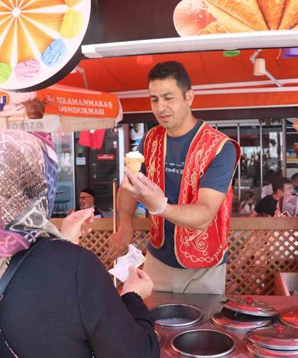 Bolu'da hava sıcaklıklarının artmasıyla dondurma satışları arttı