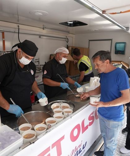 Denizli Büyükşehirden 3 noktada 10 bin kişilik aşure hayrı
