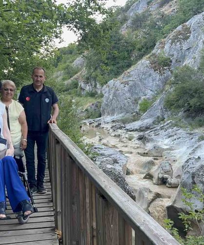 'Dünyanın en uzun boylu kadını' Kastamonu'da Horma Kanyonunu gezdi