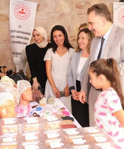 Edremit'te kursiyerlerin el emeği göz nuru ürünleri sergilendi