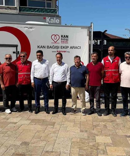 Farkındalık için açık havada kitap okudular