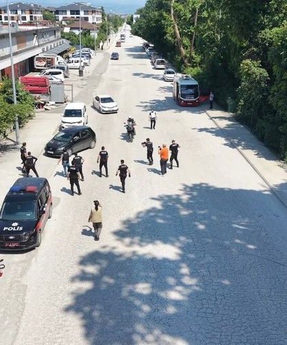 Gerçeğini aratmayan tatbikat: Şahısları yere yatırıp yakaladılar