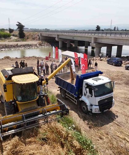 Hatay'da 'her tohum bir gıda' projesinde ekilen buğday hasat edildi